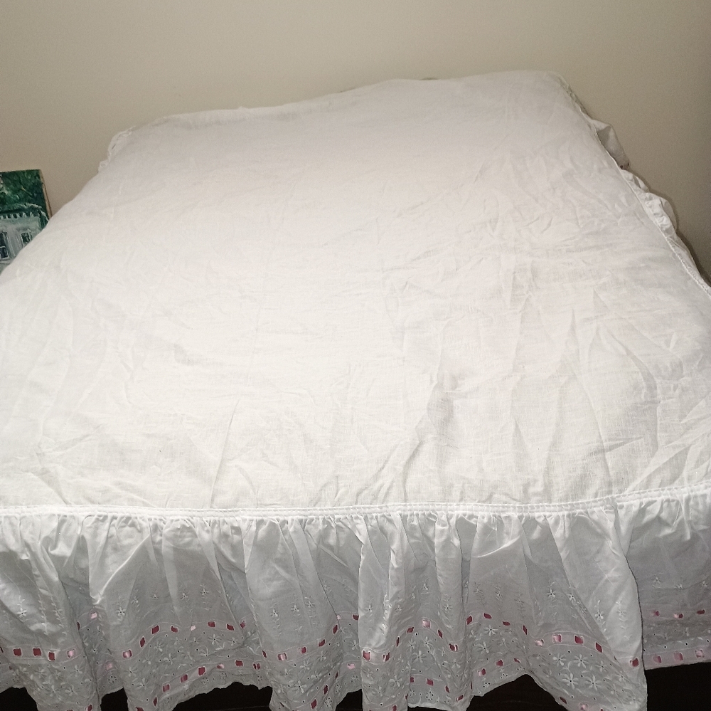 White Full Size Dust Ruffle Bed Skirt Eyelet Pattern & Pink Ribbon Accents - Picture 8 of 9